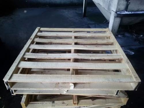 钢带箱实木托盘叉车包装箱