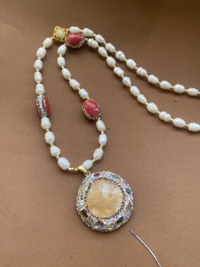 新款原刨彩色碧玺项链吊坠镶嵌金线石石复古宫廷风毛衣链新款