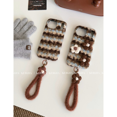 ins秋冬毛绒花朵挂绳条纹复古防摔适用于苹果17promax15/16手机壳