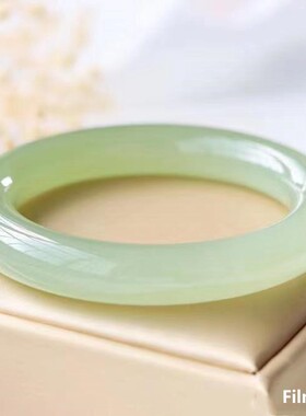 和田玉湖水绿色新疆青白玉手镯圆条玉石手镯自然晴水料圆条玉镯子