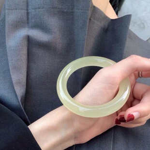 天然新疆和田玉手镯青白玉手镯女款圆条玉石美人镯子叮当镯青白玉