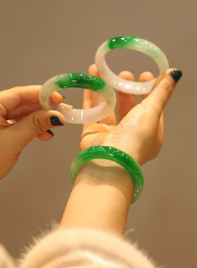 天然缅甸翡翠手镯少女款阳绿玉手镯子白底飘花冰种水润贵妃镯送礼