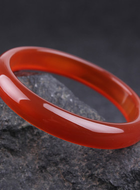 红玛瑙玉髓手镯细扁条显白衬肤色红色本命年佩戴文玩