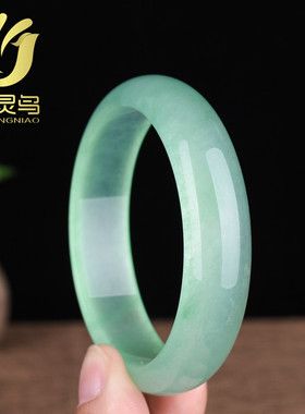缅甸冰种翡翠色浅绿淡绿色少女款玉手镯油青色玉镯子货源