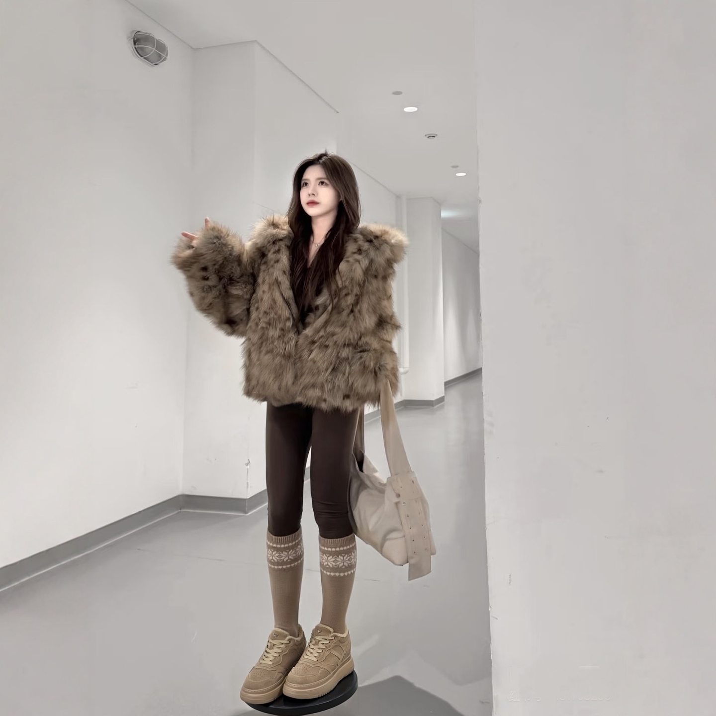 隐形内增高9cm超轻真皮加绒板鞋