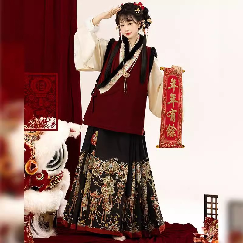 游园惊梦原创成人汉服女中国风红色明制织金马面裙拜年服战袍