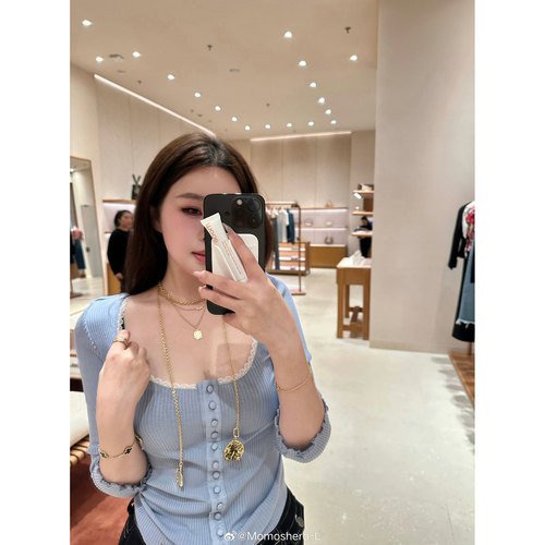 Momoshero【love blue】啊刀ch1oe私服！定染色“显白top级”上衣