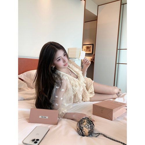 【法蕾少女】被ch1oe秀品硬控——针尖下”艺术品“法式7分袖小衫