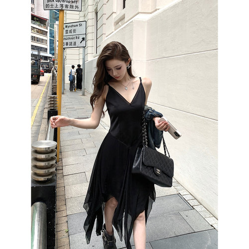 现货【暮夜罗曼史】A市女主角 自带性感光环slay全场吊带裙
