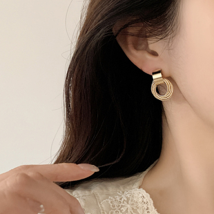S925银针镂空几何耳钉圈圈耳坠气质耳饰2020年新款 潮耳夹无耳洞女