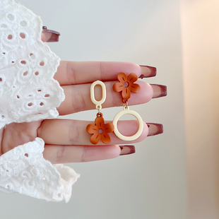 花朵耳环韩国东大门不对称耳钉2023年新款甜美小众设计感复古耳夹