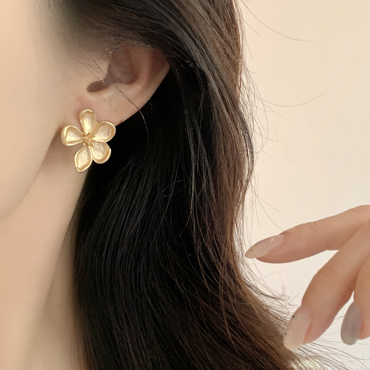 欧美夸张个性耳环金色花朵耳钉时尚百搭女轻奢小众设计感耳饰耳夹,饰品/流行首饰/时尚饰品新,耳钉,淘宝优惠券,粉丝福利购,淘宝优惠卷