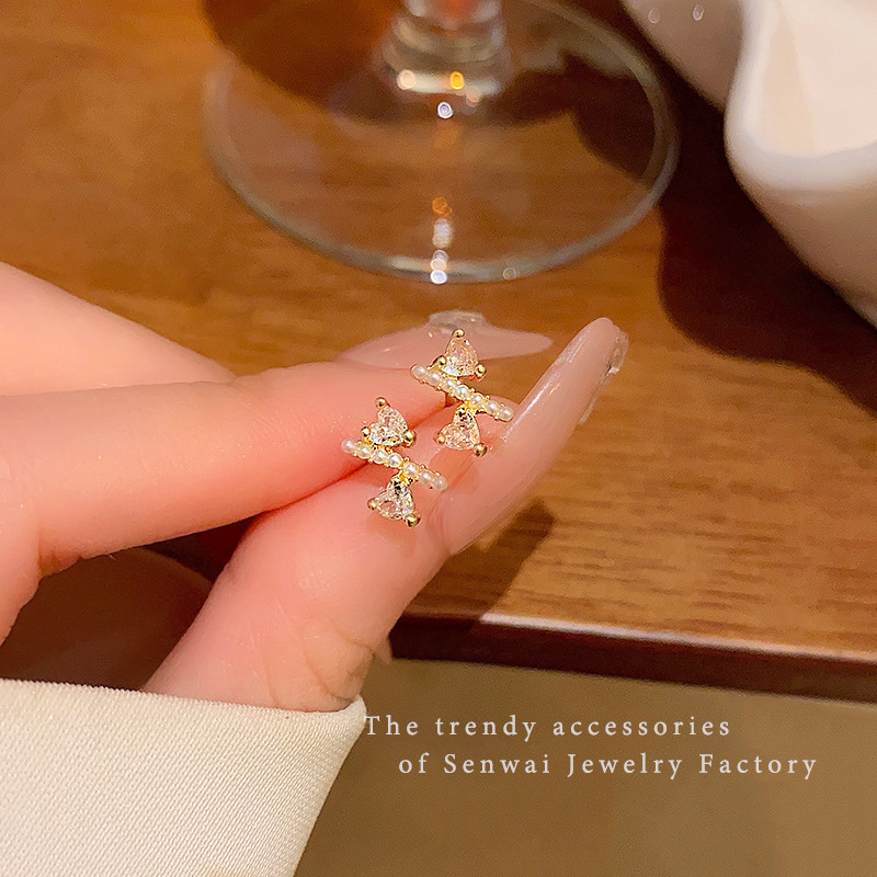 ins风锆石珍珠爱心耳钉女小巧精致百搭个性耳环设计感耳饰品