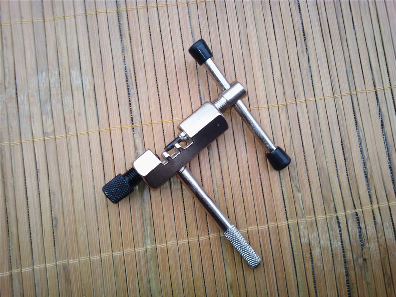 工具断链器修理山地车