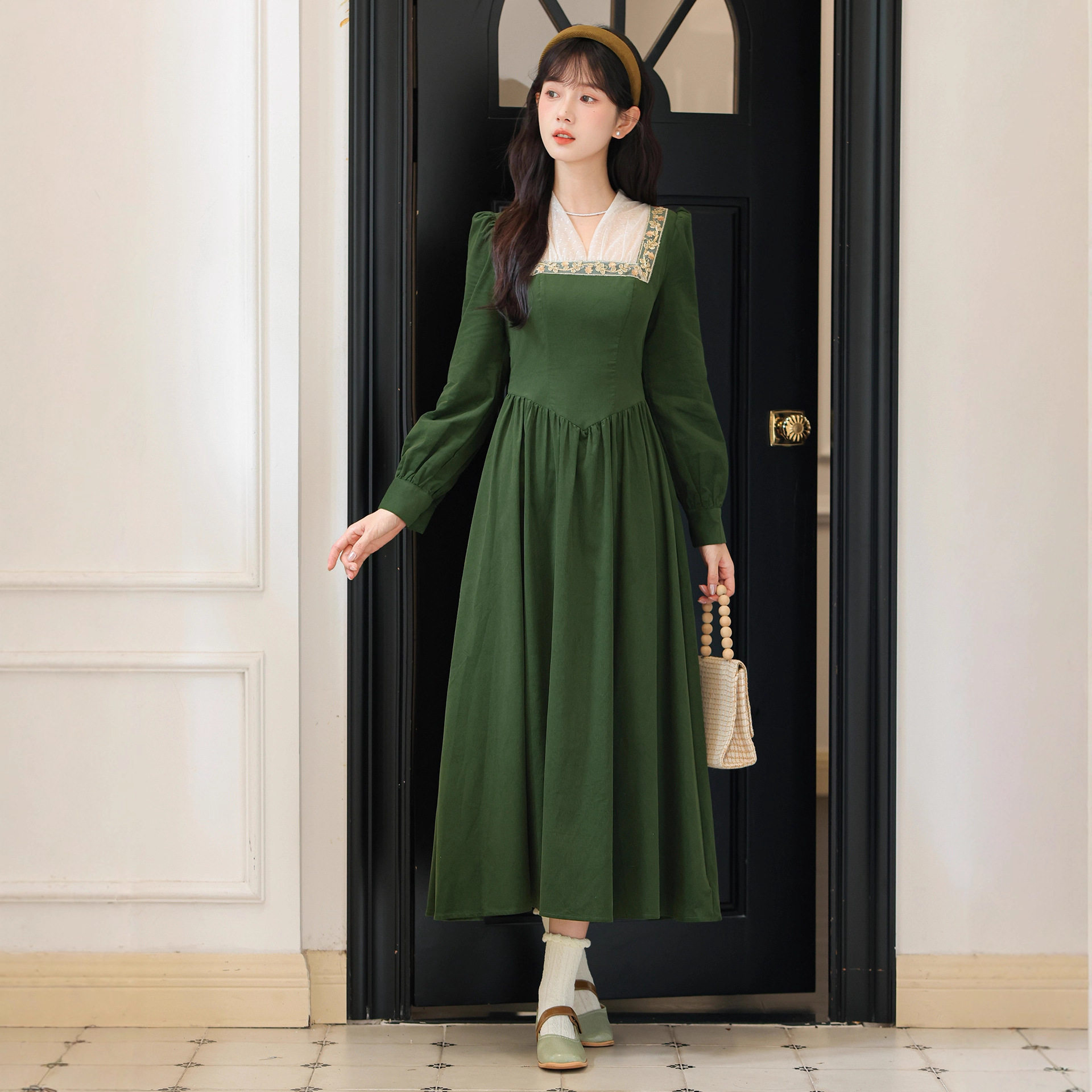 法式复古宫廷风蕾丝拼接v领刺绣绿色连衣裙精致优雅气质收腰长裙
