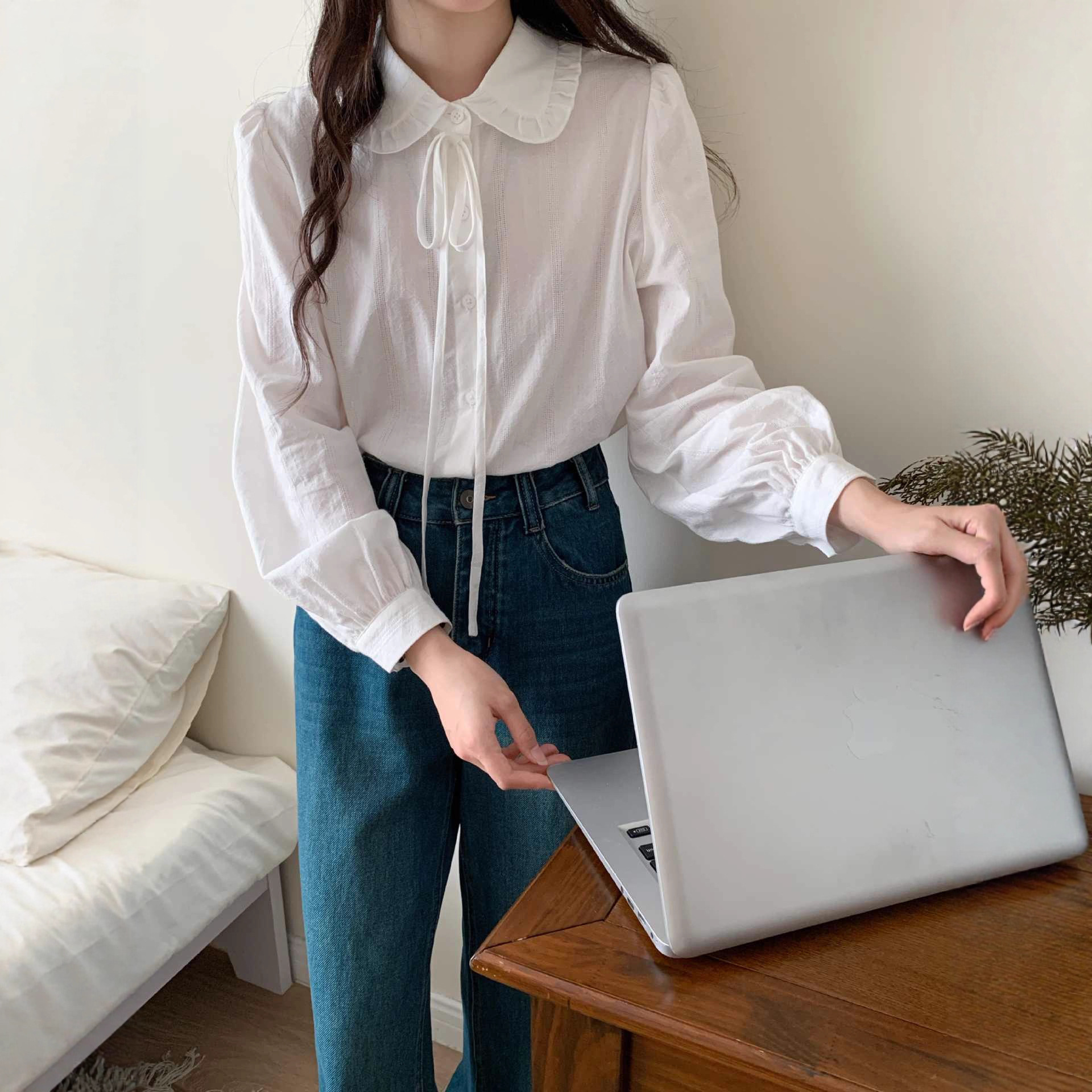日系长袖女士衬衫设计感早秋季2025年新款小清新娃娃领气质白色衫