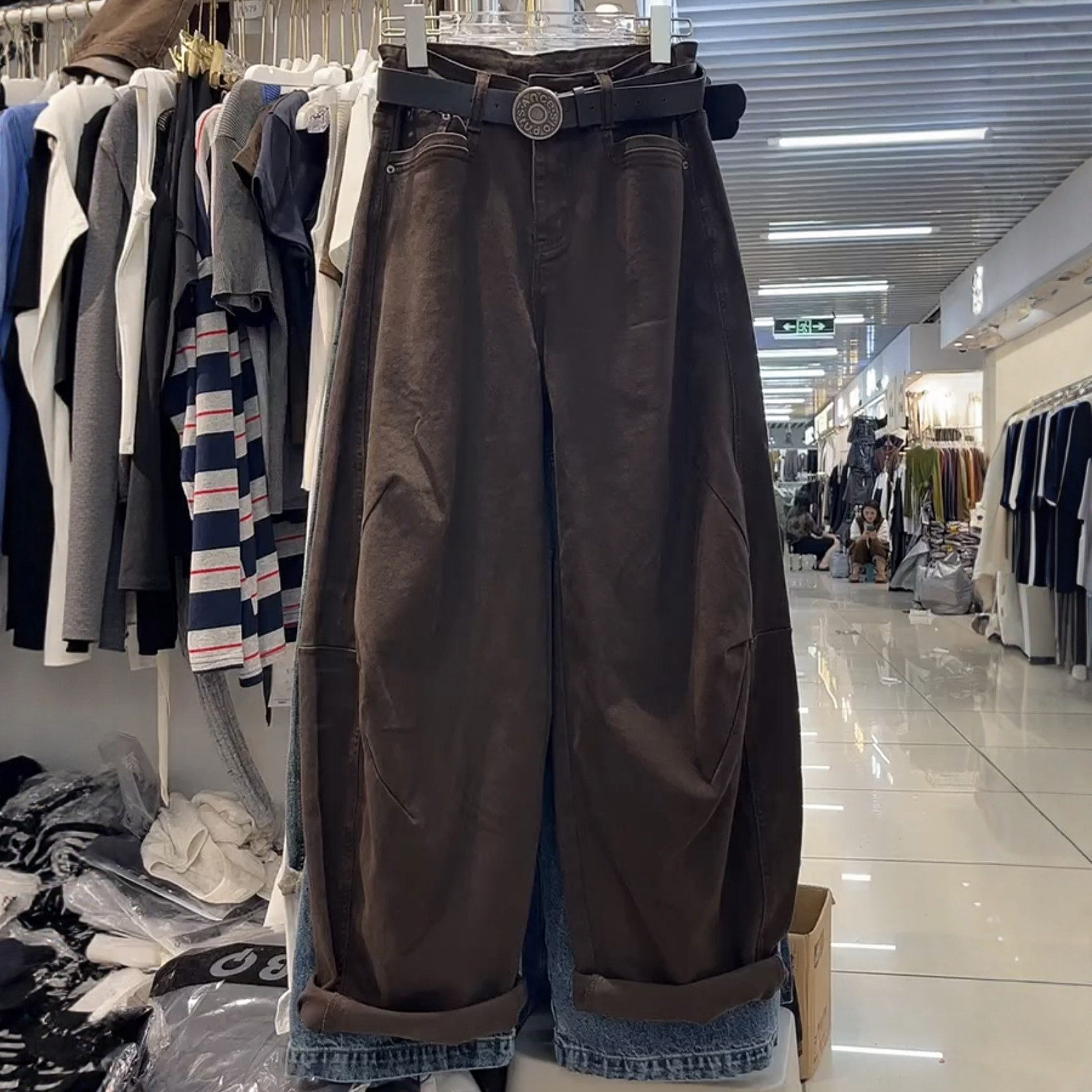 胖MM高腰复古大码女装弯刀牛仔裤女秋季瘦宽松阔腿长裤不配腰带