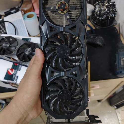 议价技嘉GTX970 4G显卡，一个风扇坏了，一切正常。（维修）