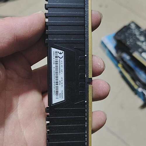 议价海盗船DDR4 16G 2400MHz频率，正常使用，成色新（维修）
