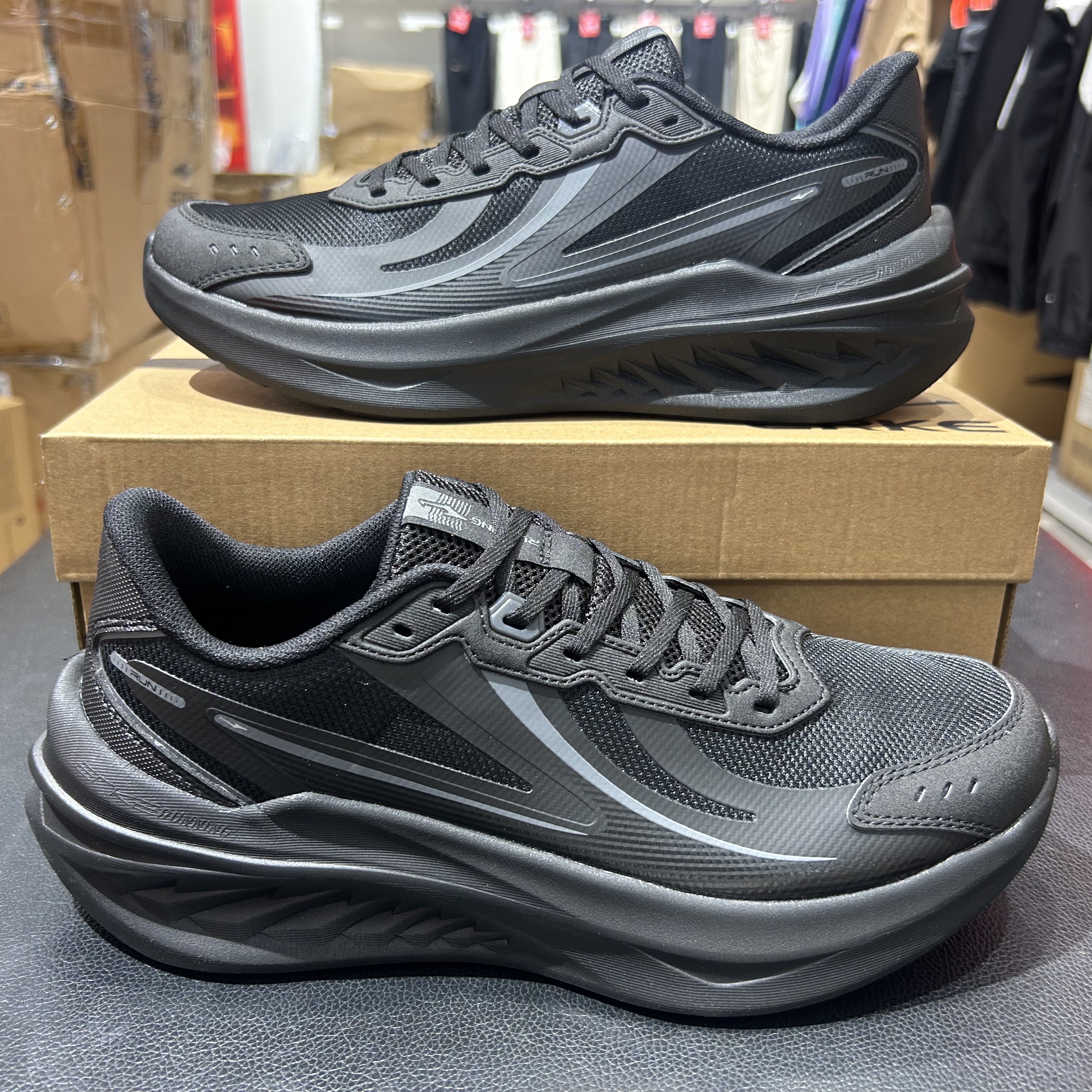 鸿星尔克男鞋纯黑2026夏季新款男士慢跑鞋缓震运动鞋11126203416