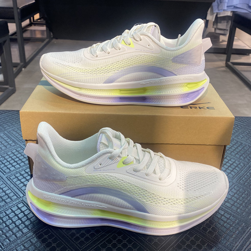 鸿星尔克夏季透气轻便情侣跑鞋