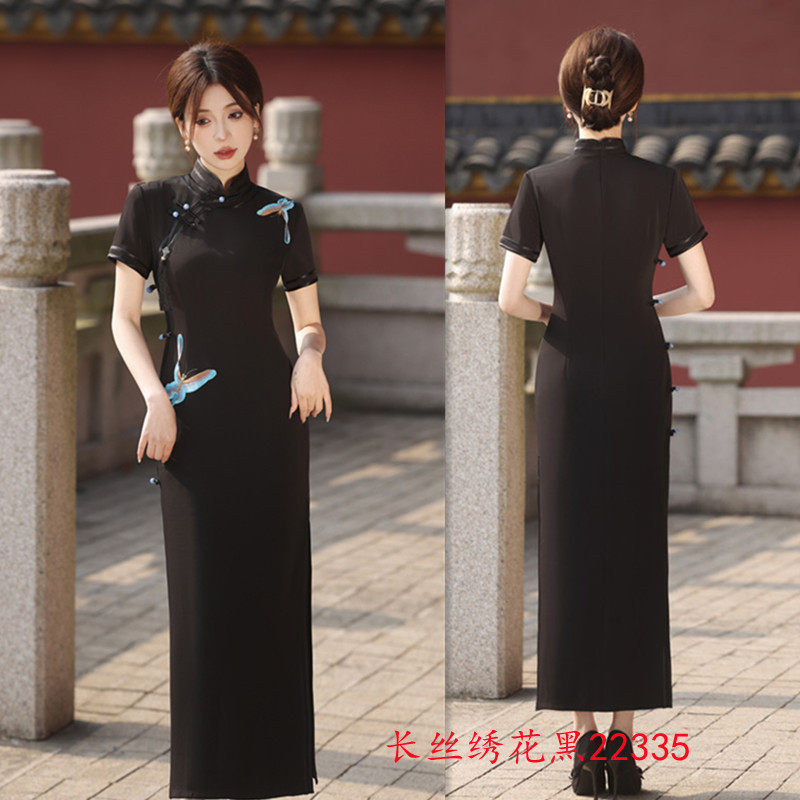 白色旗袍2025新款女夏季新中式改良连衣裙日常可穿高端蓝蝶绣长款