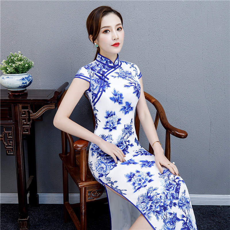 旗袍长款少淑女士年会走秀青花瓷