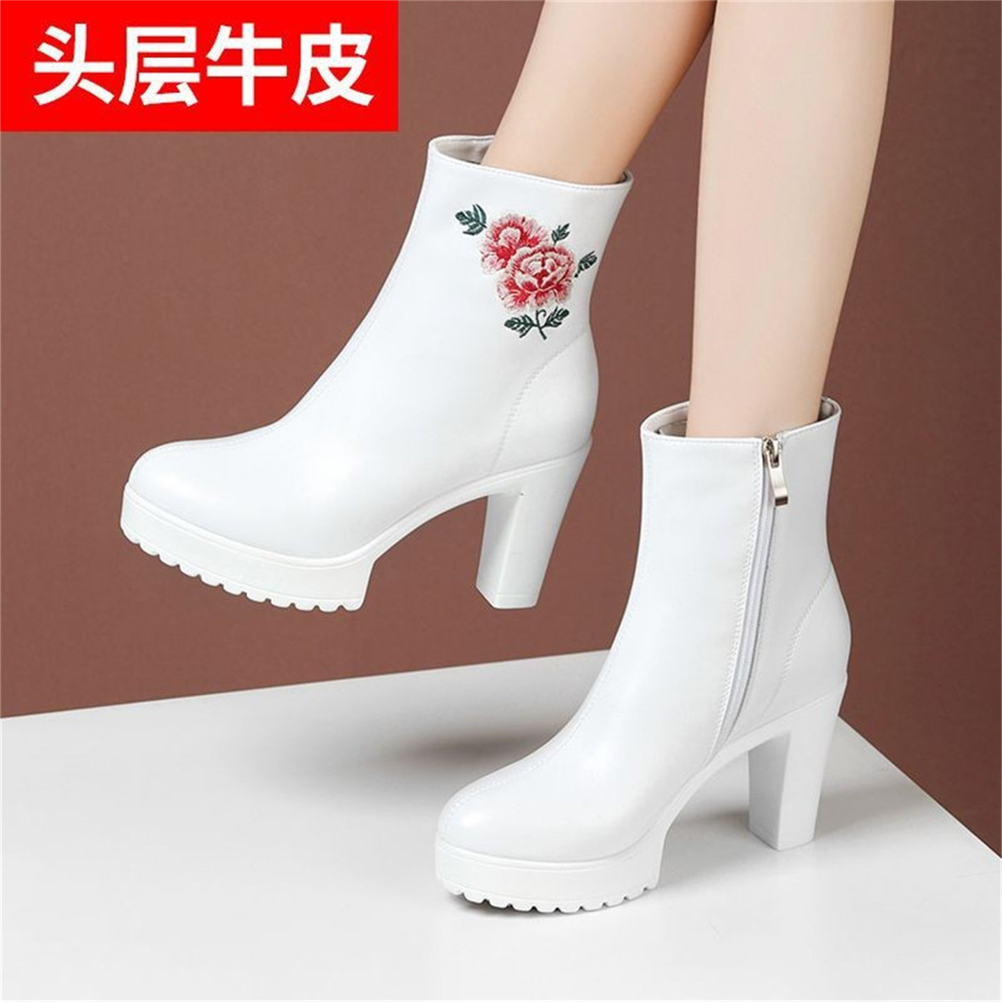 白色绣花真皮复古高跟粗跟马丁靴
