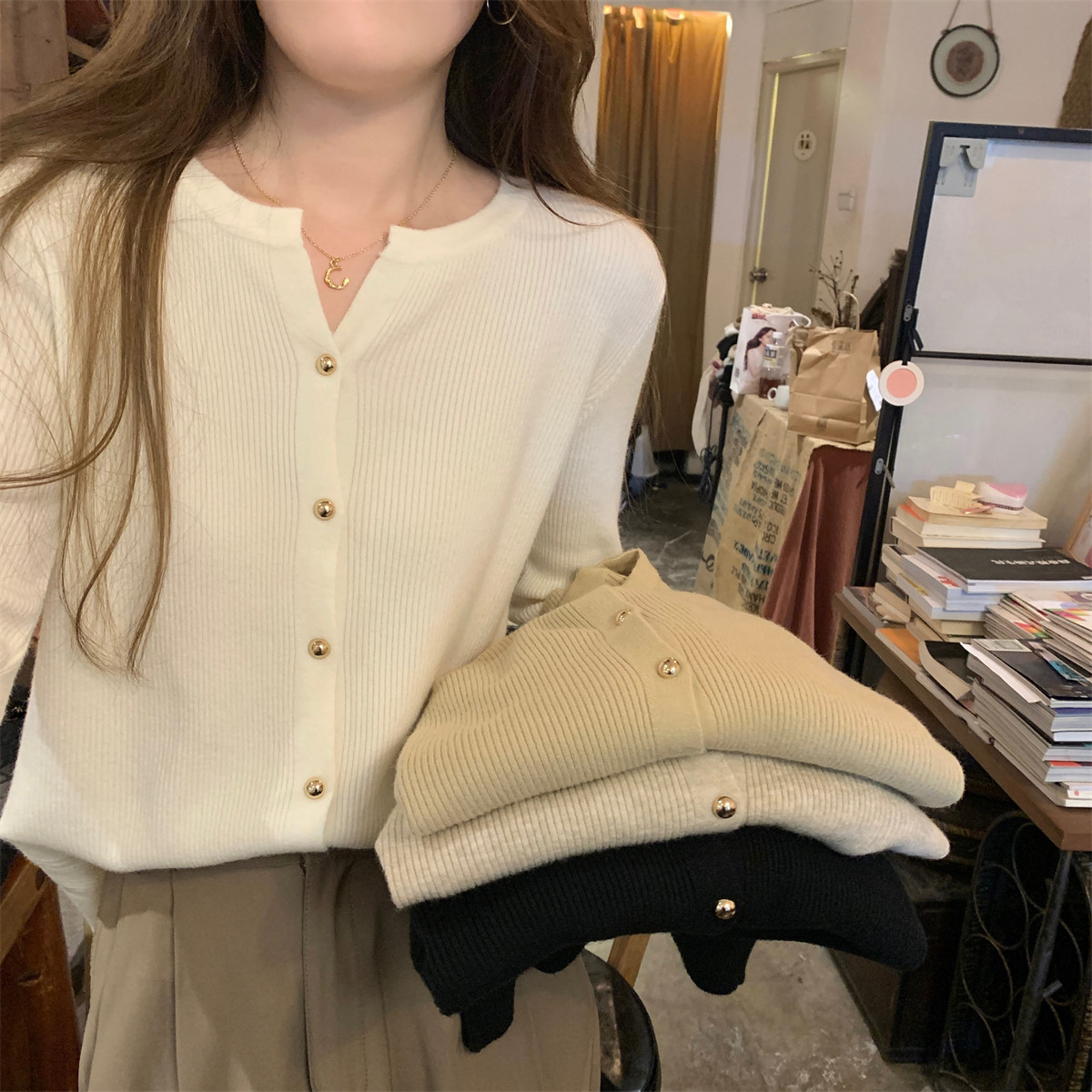 秋冬V领纽扣辣妈外出哺乳针织衫