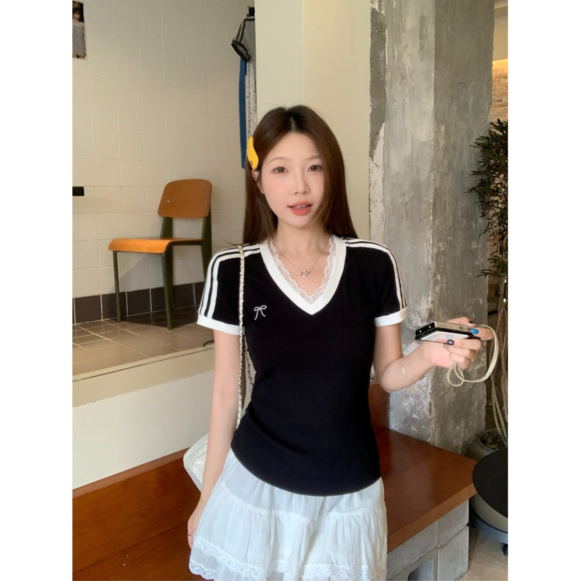 夏季V领蕾丝拼接外出哺乳T恤
