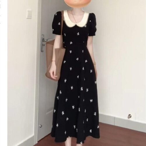 娃娃领辣妈款外出哺乳连衣裙