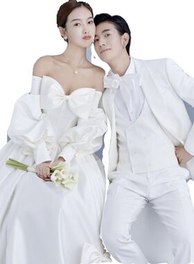 韩式内景写真白色缎面婚纱新款影楼情侣主题服装简约风一字肩礼服