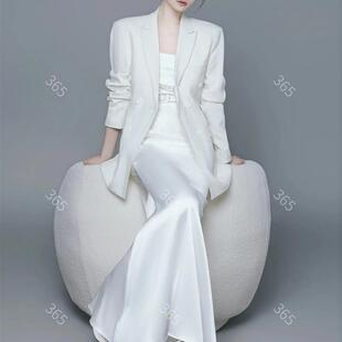 影楼新款主题写真气质高级感白色女西装肖像个人形象照艺术照服装