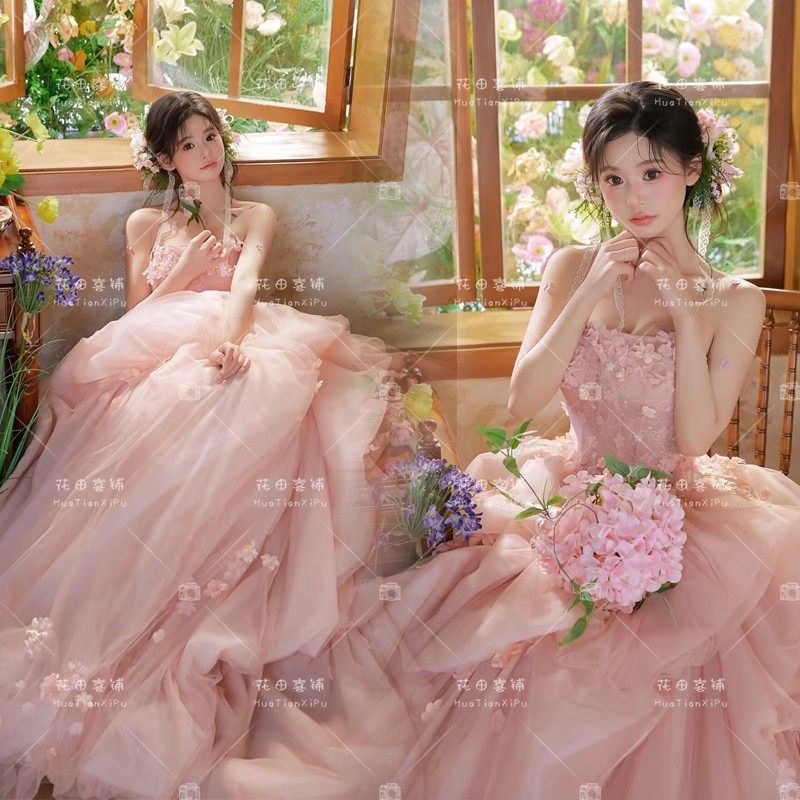 2025新款影楼粉色抹胸轻婚纱高端轻奢小众成人礼服重工在逃公主裙