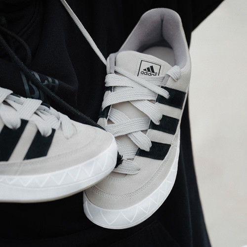 Adidas/阿迪达斯正品ADIMATIC 经典运动滑板鞋「面包鞋」ID8266