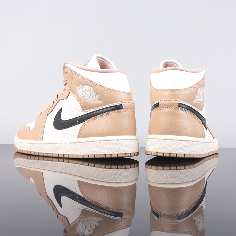 耐克Air Jordan 1 女款中帮休闲运动板鞋复古篮球鞋BQ6472-103