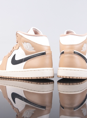 耐克Air Jordan 1 女款中帮休闲运动板鞋复古篮球鞋BQ6472-103
