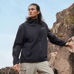 Adidas/阿迪达斯正品男子户外休闲加绒运动连帽软壳衣IL9011