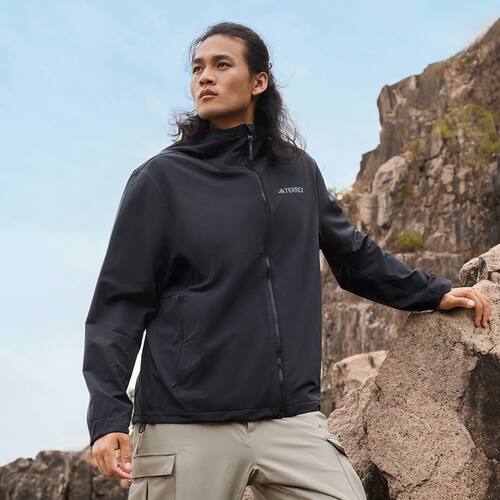 Adidas/阿迪达斯正品男子户外休闲加绒运动连帽软壳衣IL9011