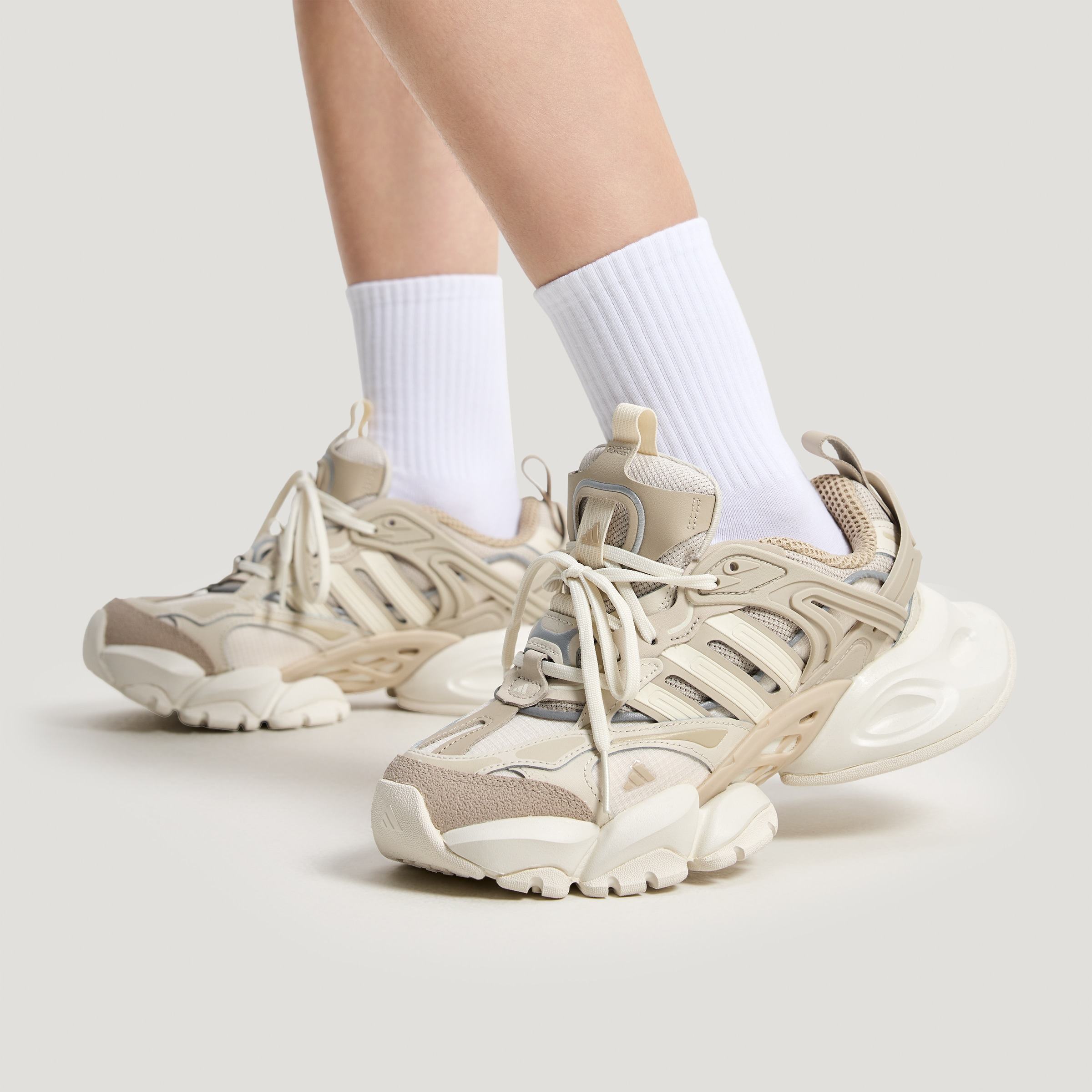 Adidas阿迪达斯XLG RUNNER DELUXE 男女同款低帮舒适跑步鞋IH7799图片