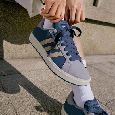 Adidas阿迪达斯正品男女同款时尚运动休闲板鞋KK1405