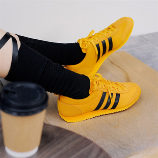 Adidas/阿迪达斯正品男女同款复古薄底运动休闲鞋JS1122