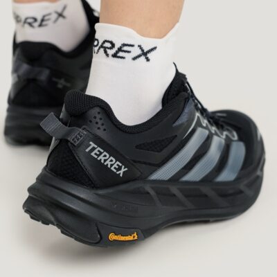 Adidas/阿迪达斯正品男女超轻运动减震户外登山徒步鞋KK1881