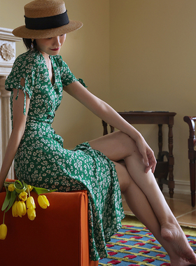 Ching's法式复古碎花绿色V领连衣裙 绑带单排扣高腰开叉收腰A字裙