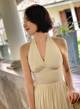 ching’s  优雅显瘦露背梦露复古连衣裙女 V领挂脖收腰裙秋款经典