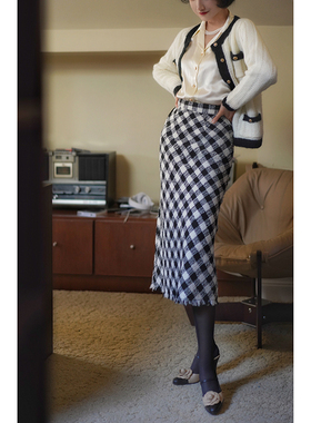 Chings 复古粗花呢子黑白撞色斜裁小A字裙 格子流苏边高腰半身裙