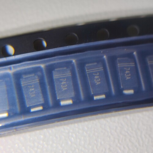 1SMA4743A 丝印743A 1W 13V SMA DO-214AC 贴片稳压二极管 全新