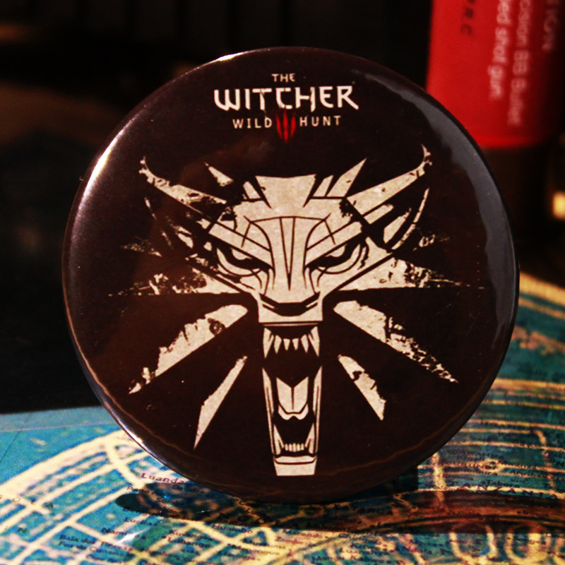 witcher3巫师3周边游戏收藏胸章/白狼杰洛特书包装饰徽章金属吧唧