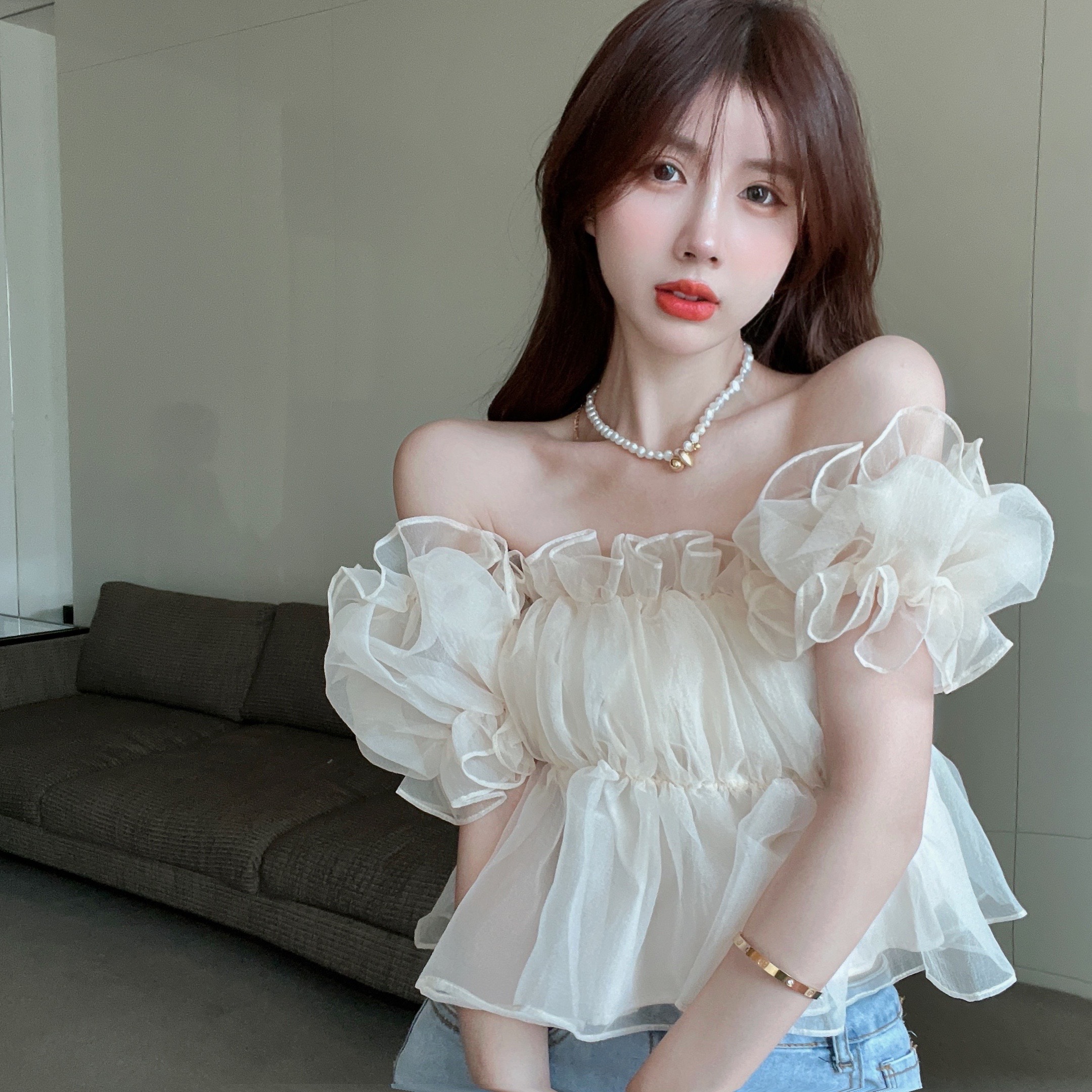 清纯欲女主播服装上镜性感纯欲风超仙甜美一字肩上衣收腰网纱衬衫