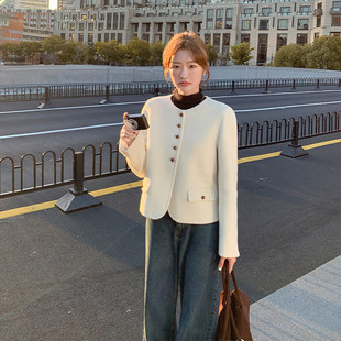 2025爆款现货！气质米白色短款洋气木制纽扣双面羊绒外套